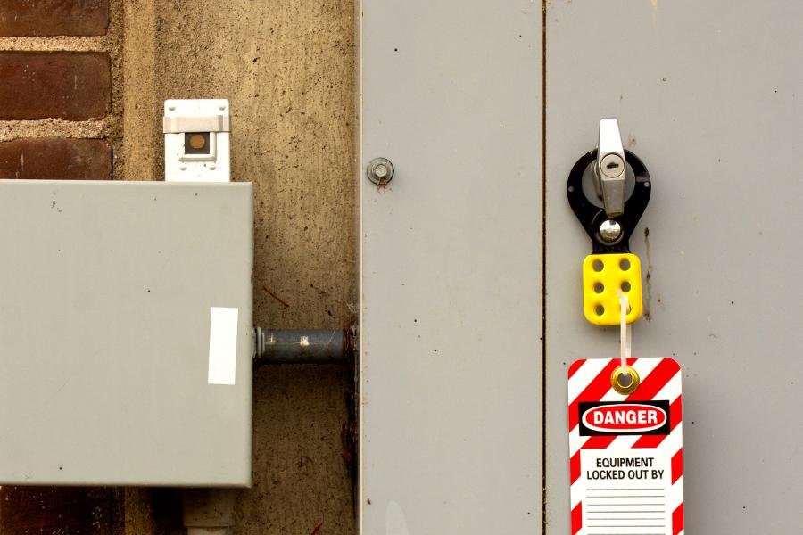 commercial lockout service