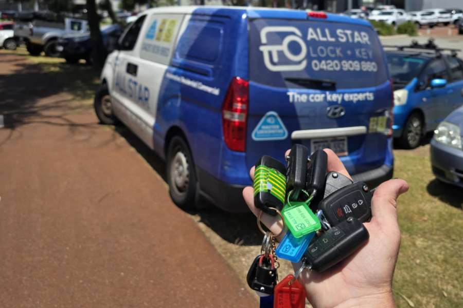 automotive locksmith Willagee
